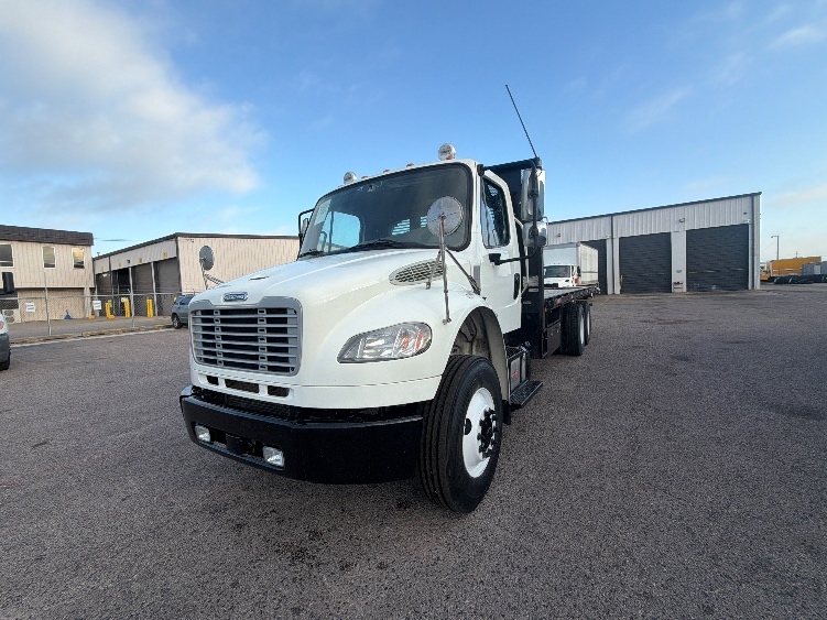 2019 Freightliner M2 106 in Dallas, TX — photo 3