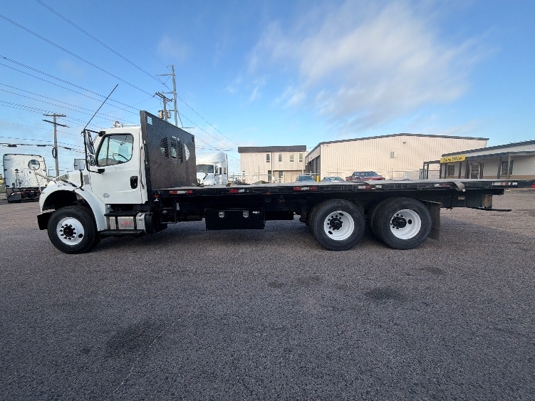 2019 Freightliner M2 106 in Dallas, TX — photo 4