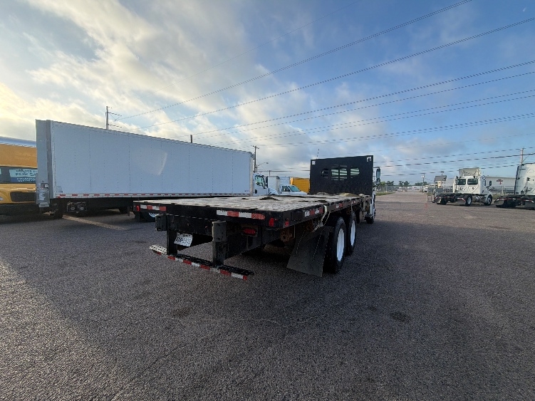 2019 Freightliner M2 106 in Dallas, TX — photo 7