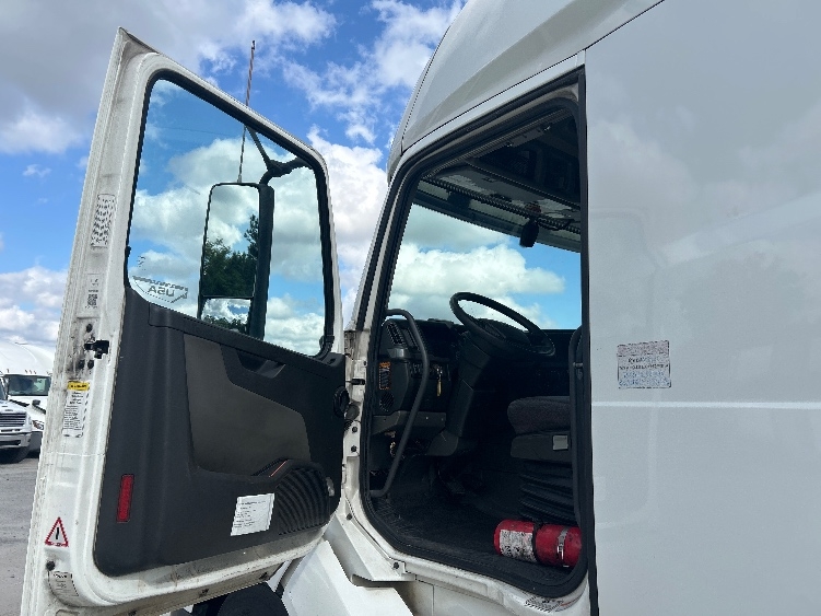 2019 Volvo VNL 760 in Garden City, GA — photo 9