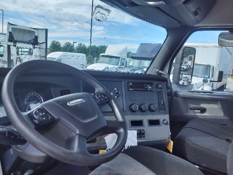 2020 Freightliner Cascadia in Norton, MA — photo 10