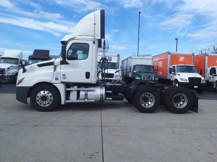 2020 Freightliner Cascadia in Norton, MA — photo 4