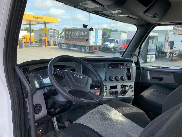 2020 Freightliner Cascadia in Norton, MA — photo 10