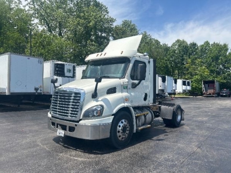 2018 Freightliner Cascadia in Louisville, KY — photo 3