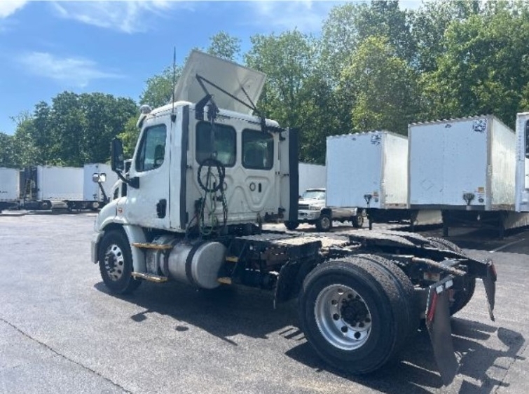 2018 Freightliner Cascadia in Louisville, KY — photo 5