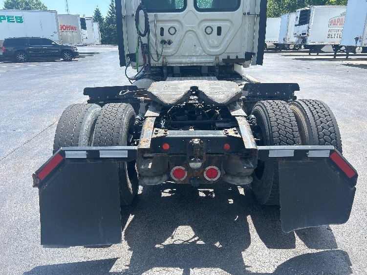 2018 Freightliner Cascadia in Louisville, KY — photo 6
