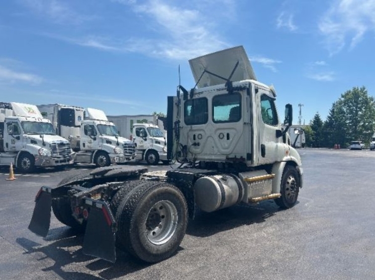 2018 Freightliner Cascadia in Louisville, KY — photo 7