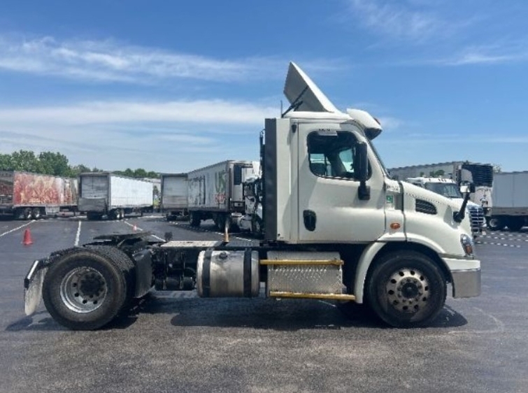 2018 Freightliner Cascadia in Louisville, KY — photo 8