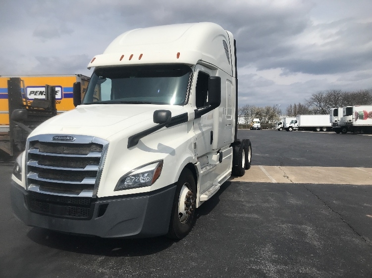 2020 Freightliner Cascadia in Harrisburg, PA — photo 3