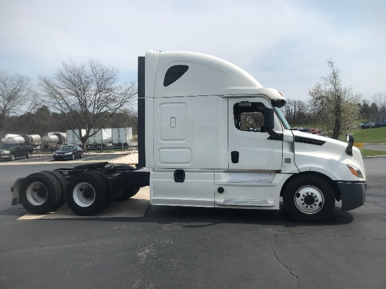 2020 Freightliner Cascadia in Harrisburg, PA — photo 8