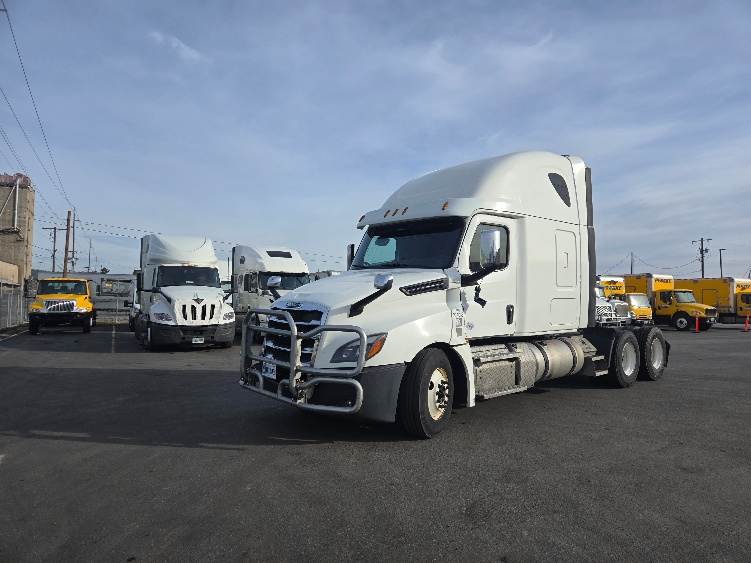 2020 Freightliner Cascadia in Spokane Valley, WA — photo 3