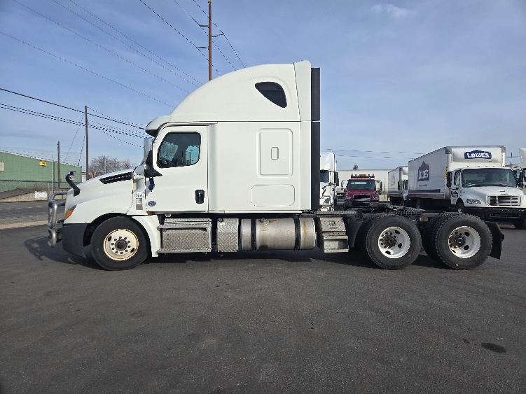 2020 Freightliner Cascadia in Spokane Valley, WA — photo 4