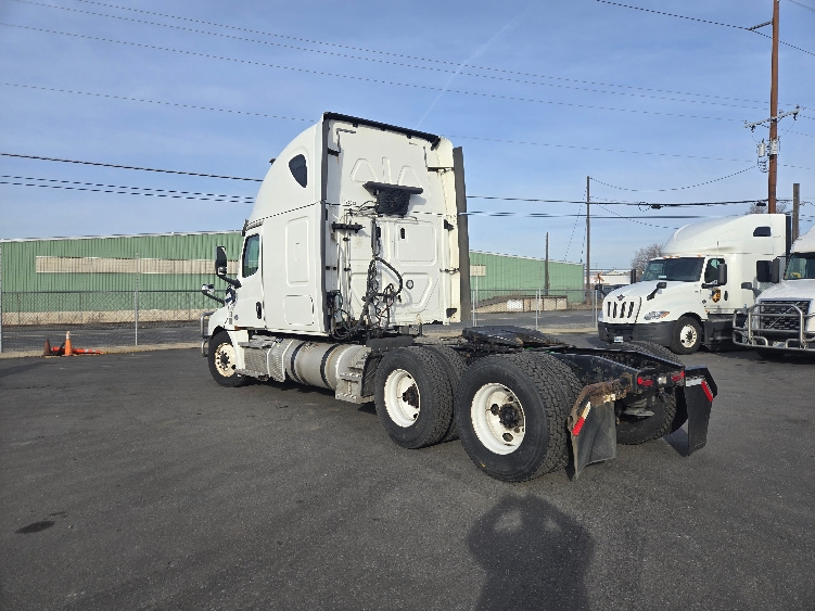 2020 Freightliner Cascadia in Spokane Valley, WA — photo 5