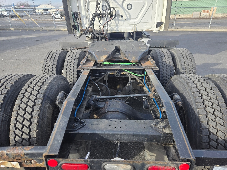 2020 Freightliner Cascadia in Spokane Valley, WA — photo 6