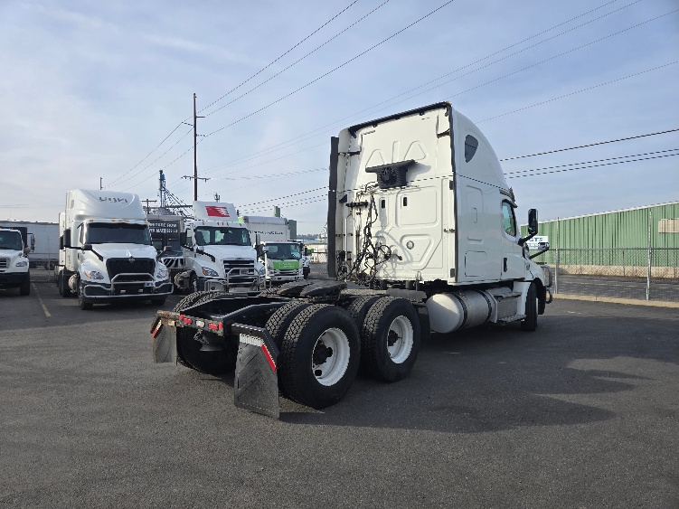 2020 Freightliner Cascadia in Spokane Valley, WA — photo 7