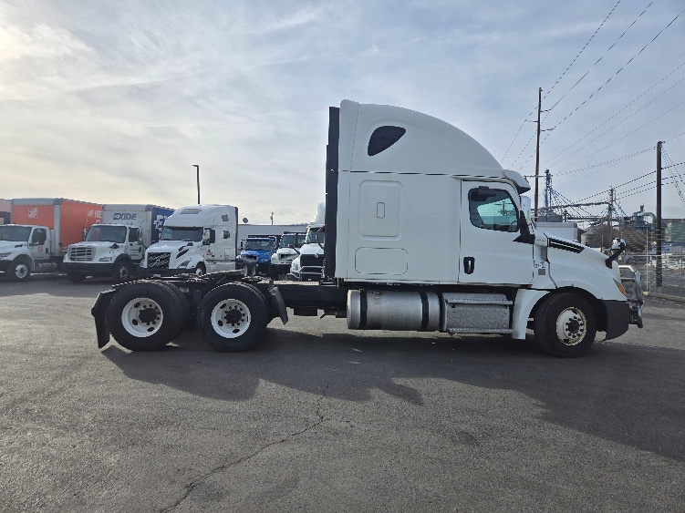2020 Freightliner Cascadia in Spokane Valley, WA — photo 8