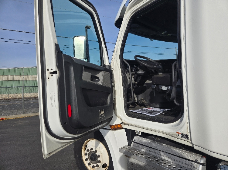 2020 Freightliner Cascadia in Spokane Valley, WA — photo 9