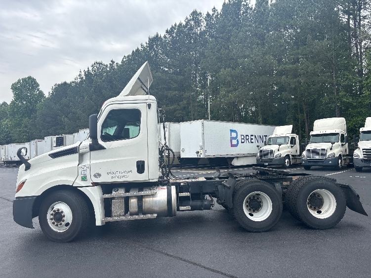 2020 Freightliner Cascadia in Forest Park, GA — photo 4