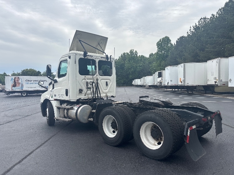 2020 Freightliner Cascadia in Forest Park, GA — photo 5