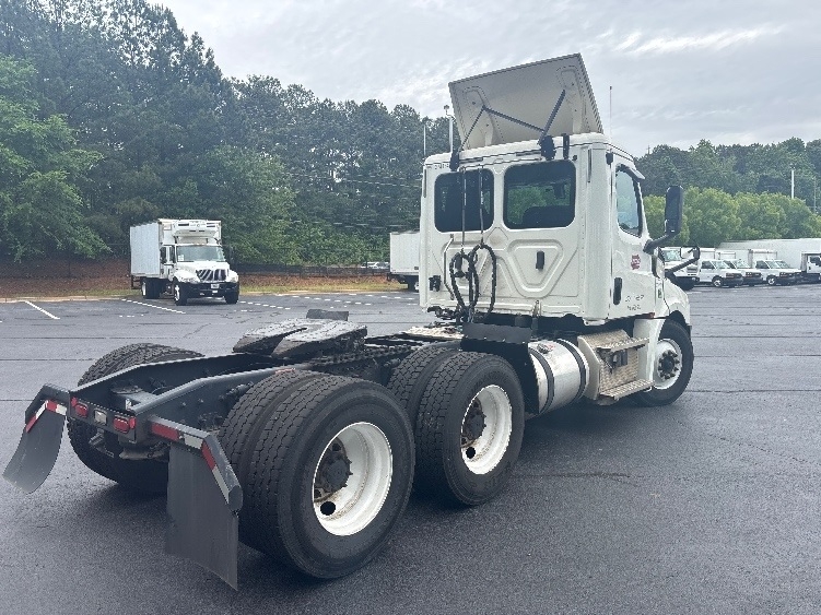 2020 Freightliner Cascadia in Forest Park, GA — photo 7