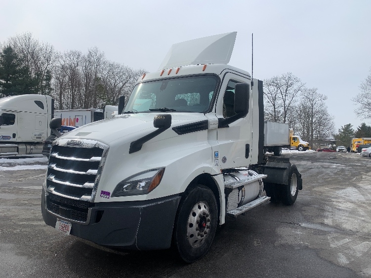 2019 Freightliner Cascadia in Franklin, MA — photo 3
