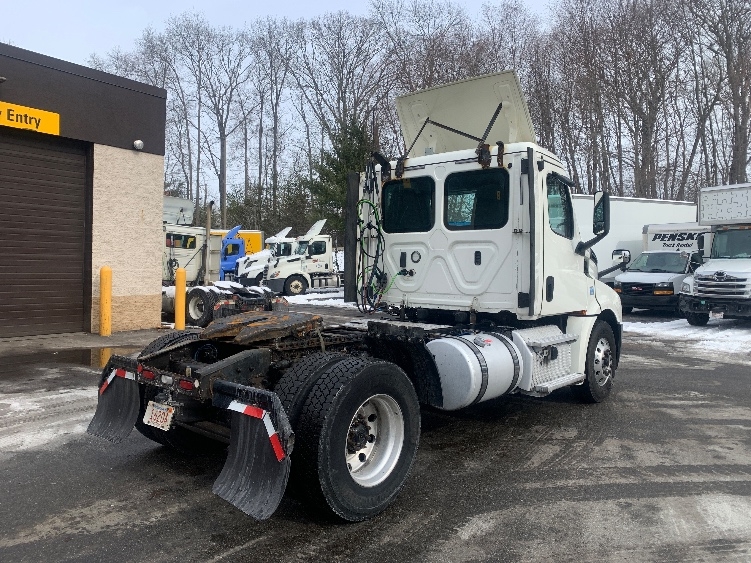 2019 Freightliner Cascadia in Franklin, MA — photo 7