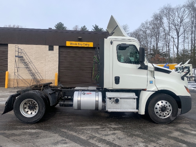 2019 Freightliner Cascadia in Franklin, MA — photo 8