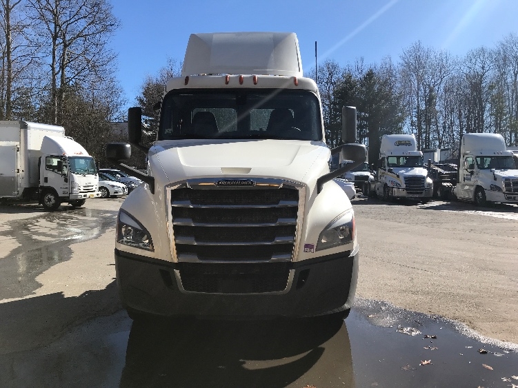 2019 Freightliner Cascadia in Franklin, MA — photo 2
