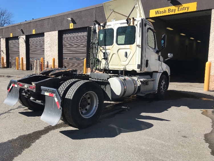 2019 Freightliner Cascadia in Franklin, MA — photo 7