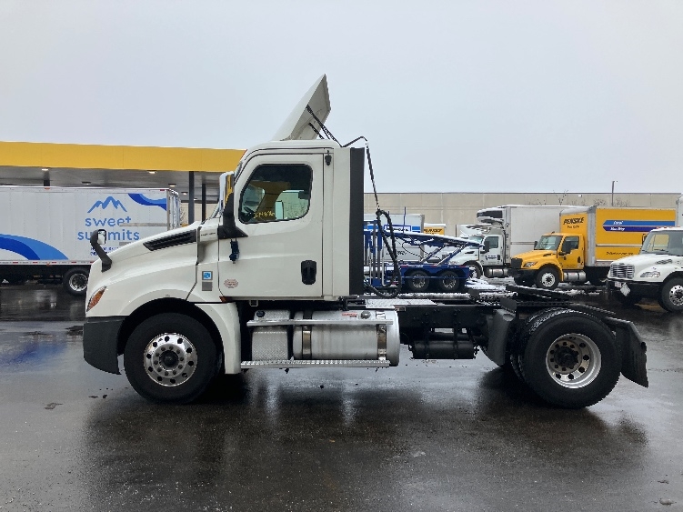 2019 Freightliner Cascadia in Baltimore, MD — photo 4