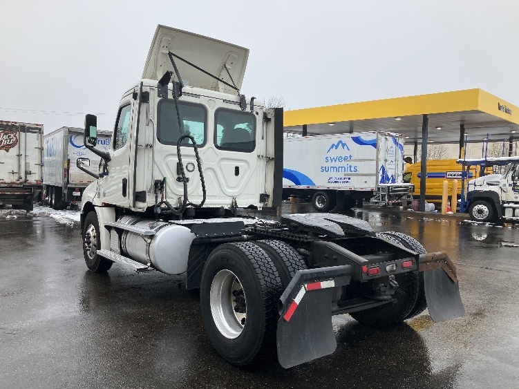 2019 Freightliner Cascadia in Baltimore, MD — photo 5