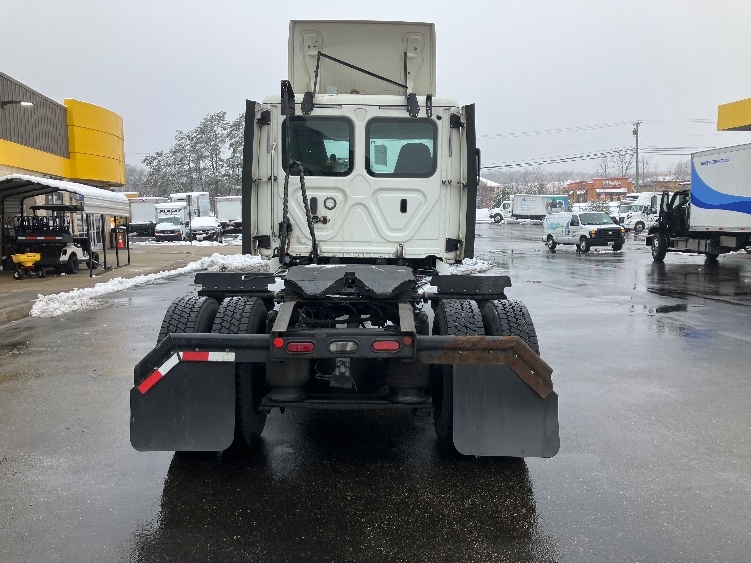 2019 Freightliner Cascadia in Baltimore, MD — photo 6