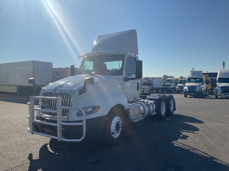 2019 International LT in Cincinnati, OH — photo 3