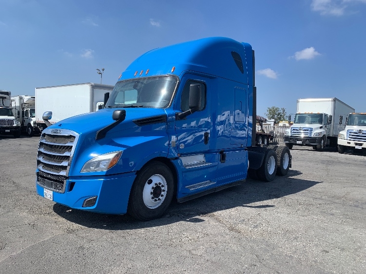 2020 Freightliner Cascadia in Torrance, CA — photo 3
