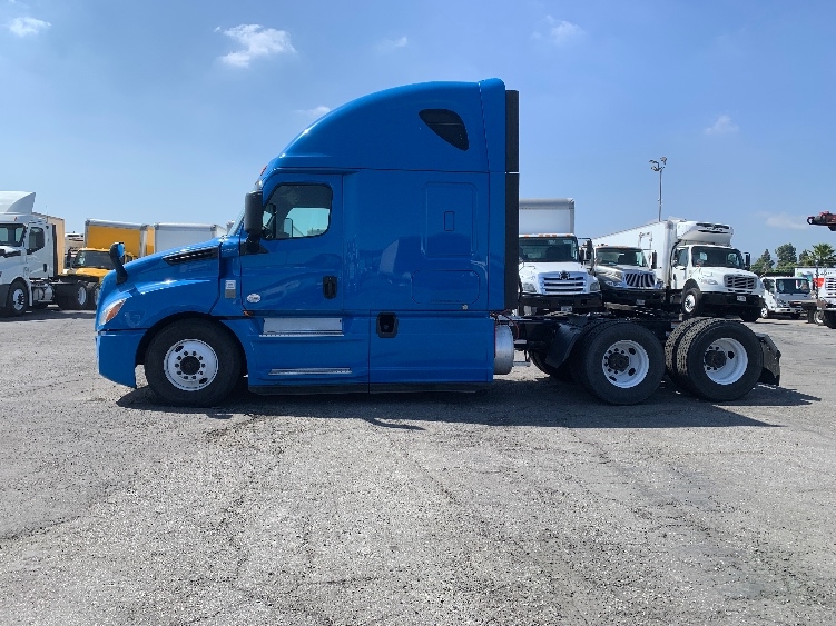 2020 Freightliner Cascadia in Torrance, CA — photo 4