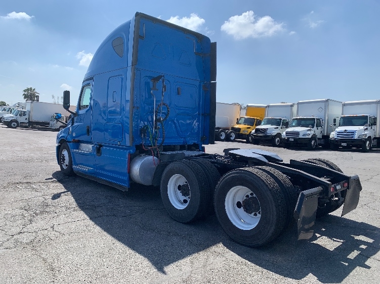 2020 Freightliner Cascadia in Torrance, CA — photo 5