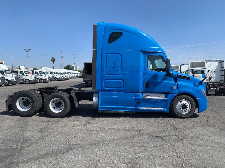 2020 Freightliner Cascadia in Torrance, CA — photo 8
