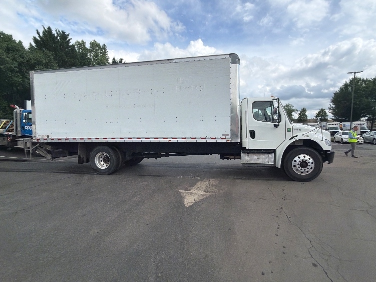 2019 Freightliner eM2 in Capitol Heights, MD — photo 4