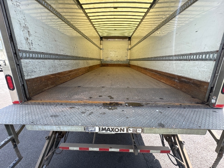 2019 Freightliner M2 106 in Capitol Heights, MD — photo 10