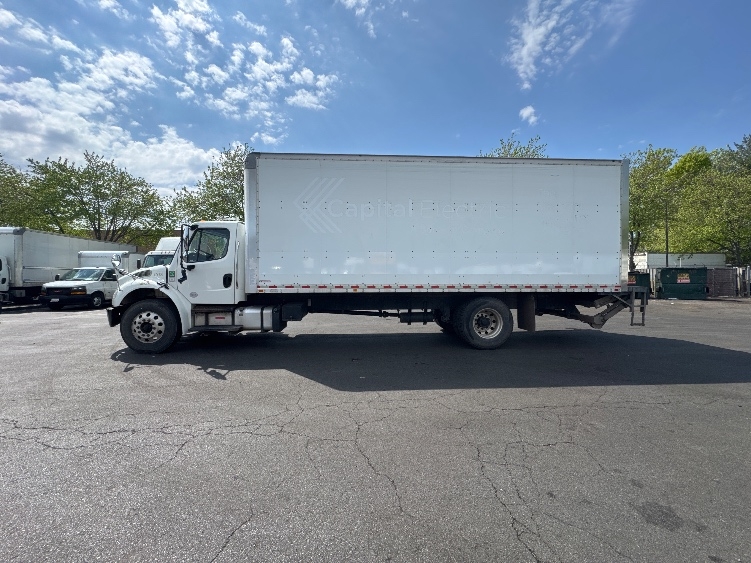 2019 Freightliner M2 106 in Capitol Heights, MD — photo 4
