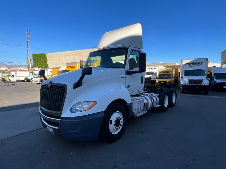 2019 International LT in Torrance, CA — photo 3