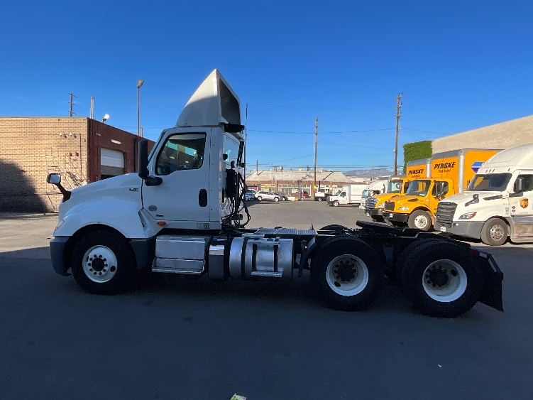 2019 International LT in Torrance, CA — photo 4