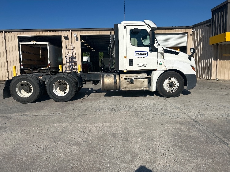 2020 Freightliner Cascadia in Macon, GA — photo 8
