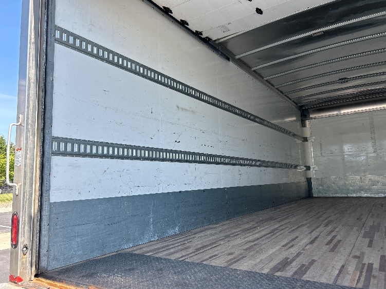 2019 Freightliner M2 106 in Sterling, VA — photo 10
