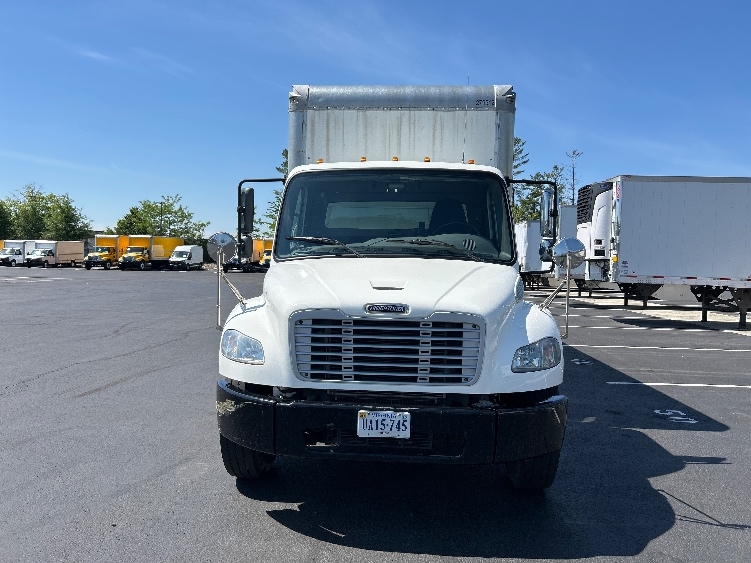 2019 Freightliner M2 106 in Sterling, VA — photo 2