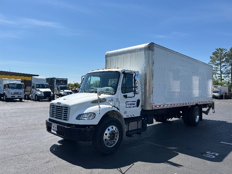 2019 Freightliner M2 106 in Sterling, VA — photo 3