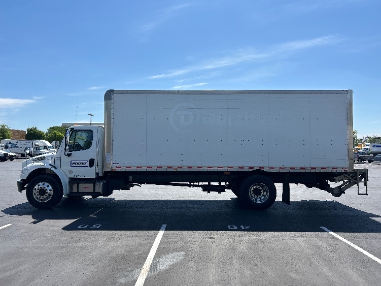 2019 Freightliner M2 106 in Sterling, VA — photo 4