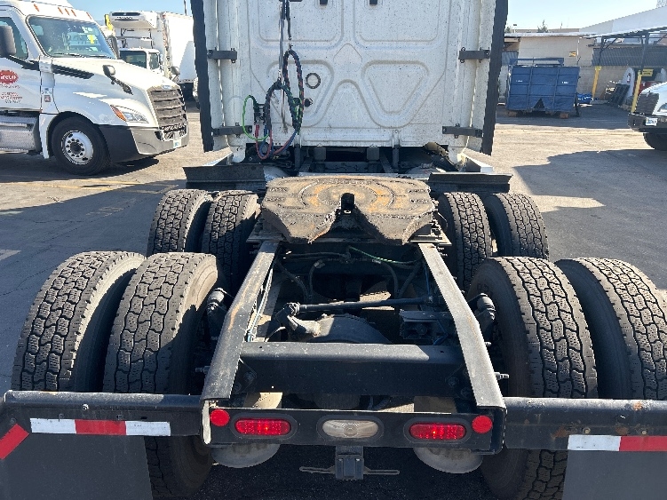 2020 Freightliner Cascadia in Torrance, CA — photo 6