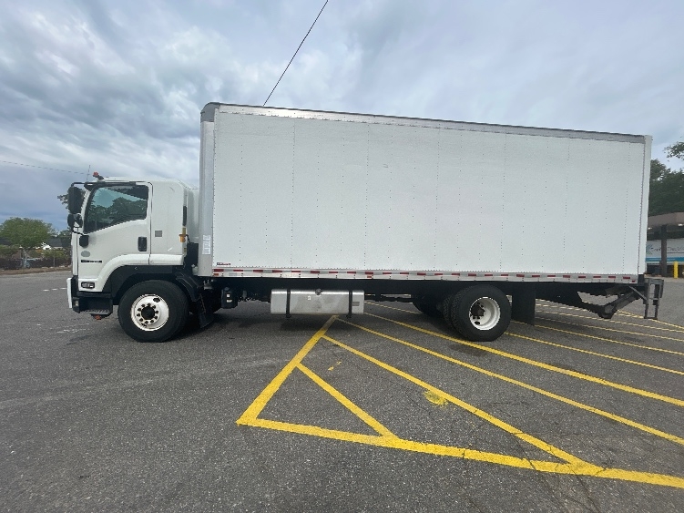 2019 Isuzu FTR in Prince George, VA — photo 4