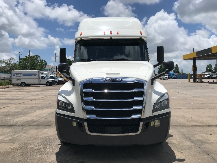 2020 Freightliner Cascadia in Houston, TX — photo 2